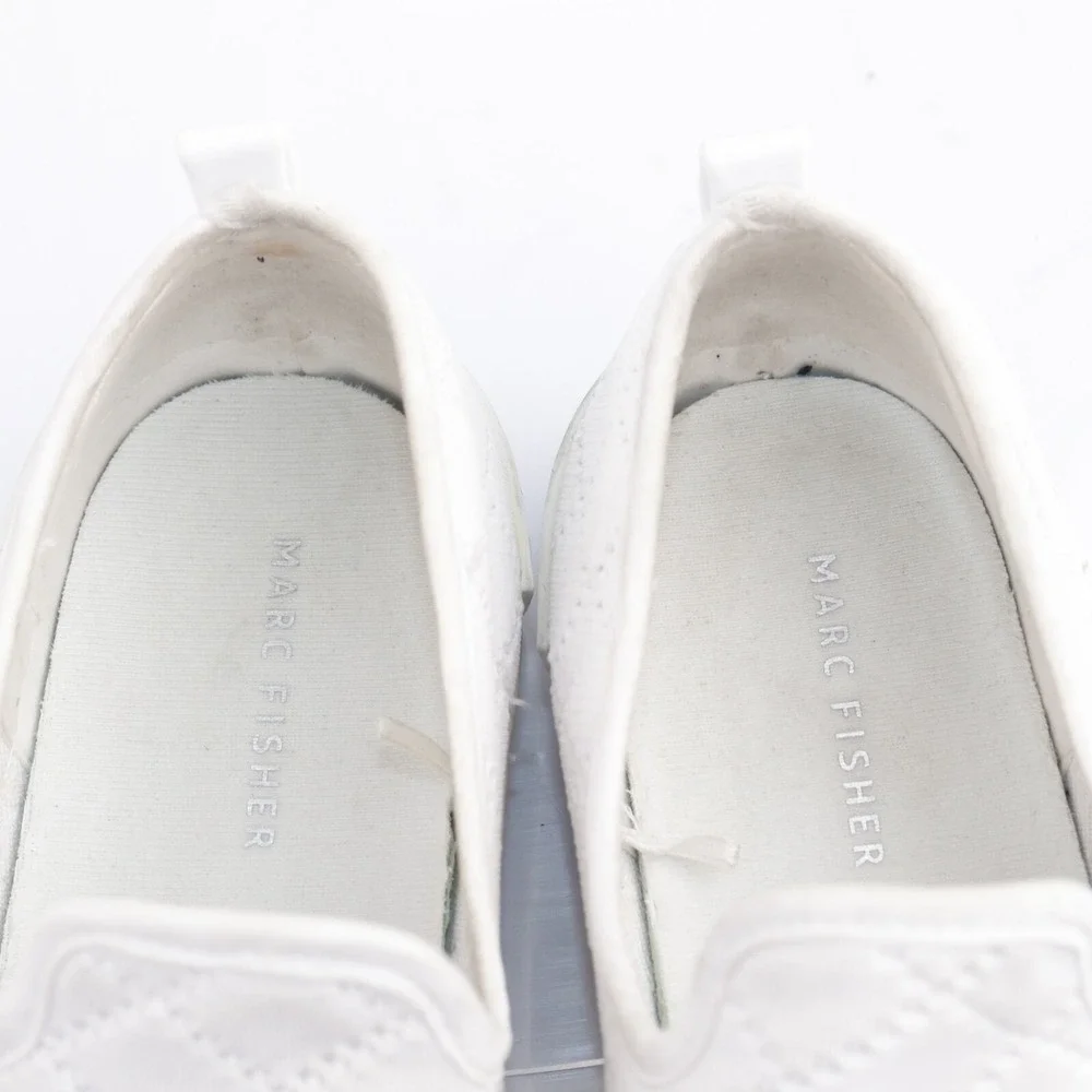 Marc Fisher Womens Delya Slip On Shoes Size 9.5 White Quilted Knit Comfort Flats